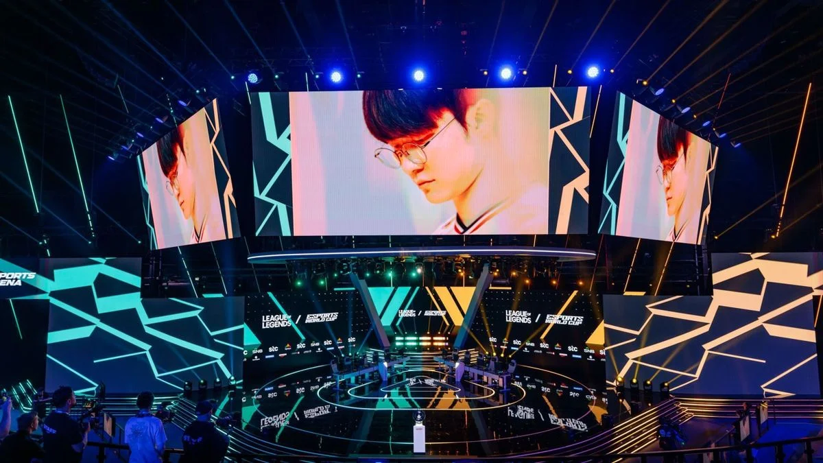 英雄联盟Dota2电竞比赛现场新手投注教程
